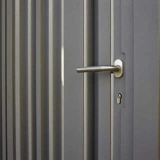 Voetgangersdeur Lissabon grijs detail deurklink
